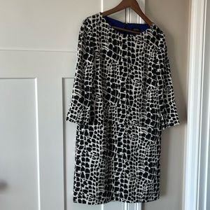 Tahari dress 3/4 sleeves with pockets in the front
